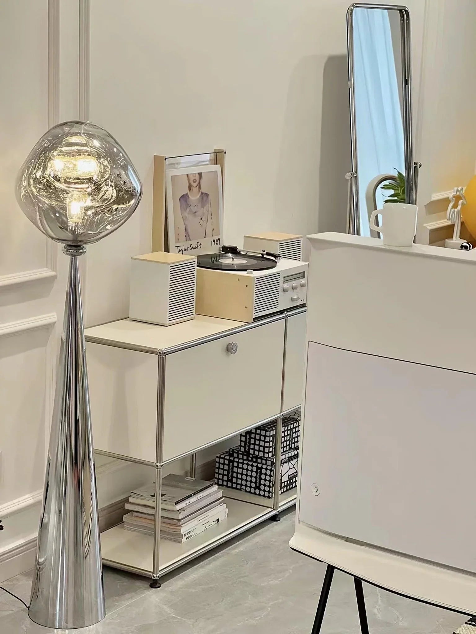 Cone Lava Floor Lamp - NexioPick