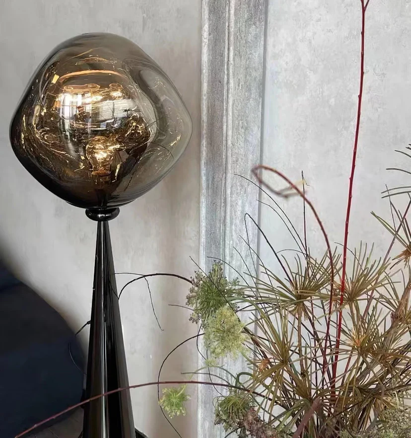 Cone Lava Floor Lamp - NexioPick