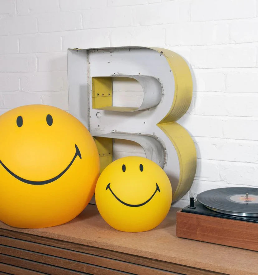 Smiling Table Lamp - NexioPick
