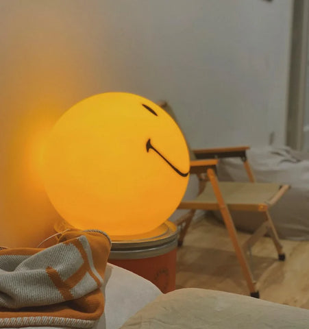 Smiling Table Lamp - NexioPick