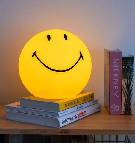 Smiling Table Lamp - NexioPick