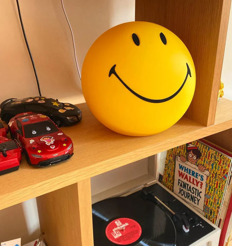 Smiling Table Lamp - NexioPick