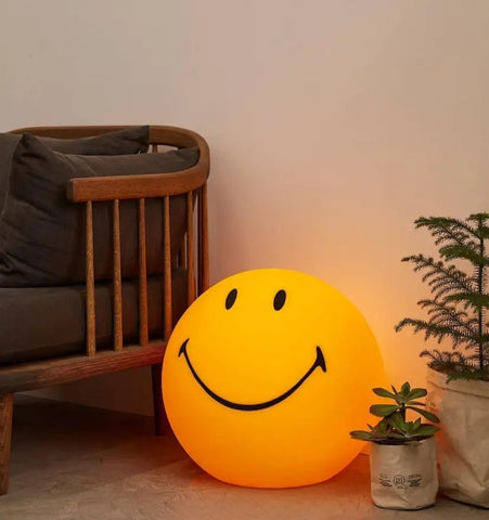 Smiling Table Lamp - NexioPick