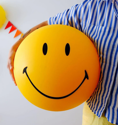 Smiling Table Lamp - NexioPick