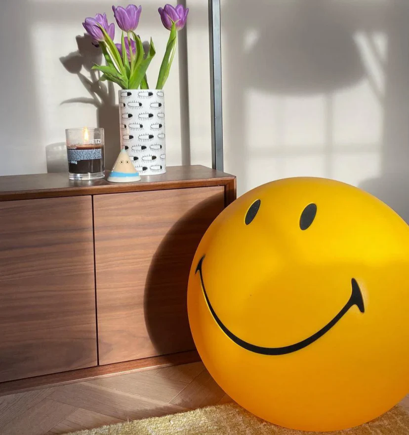 Smiling Table Lamp - NexioPick