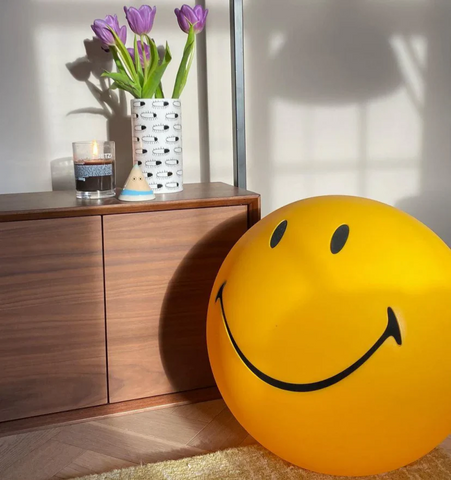 Smiling Table Lamp - NexioPick