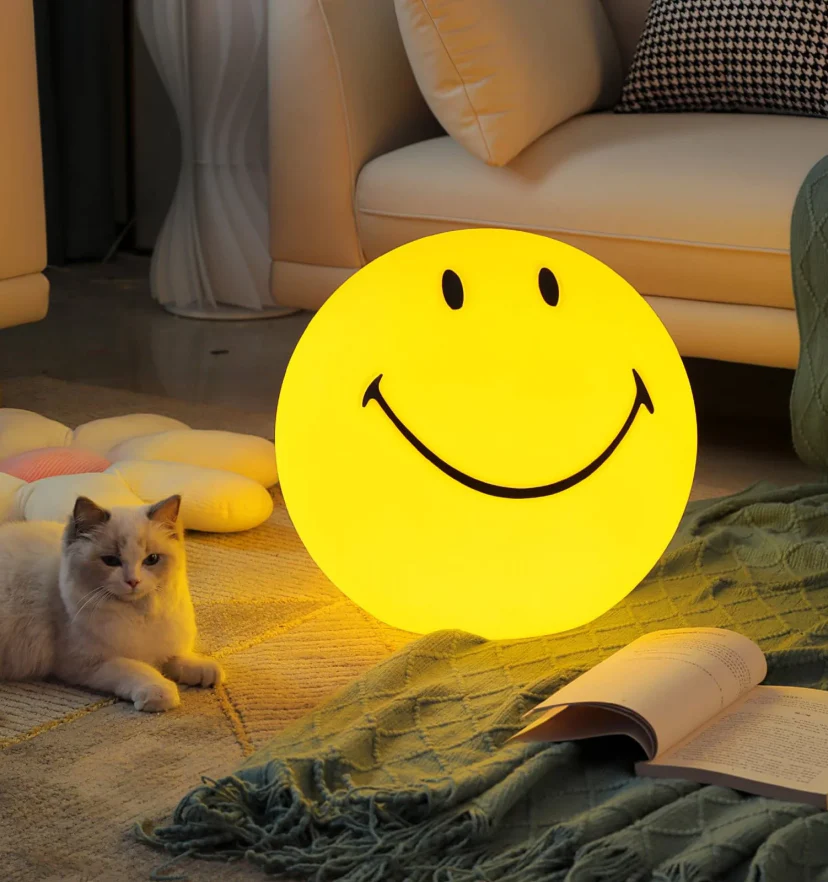 Smiling Table Lamp - NexioPick