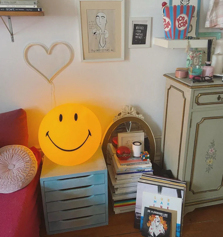 Smiling Table Lamp - NexioPick