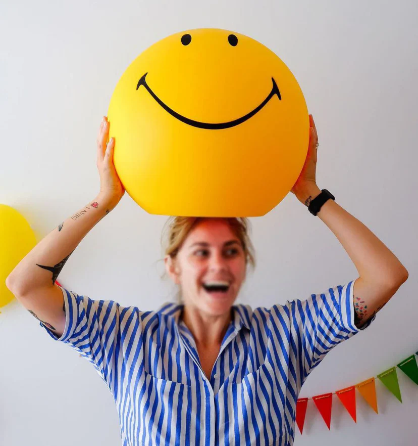 Smiling Table Lamp - NexioPick