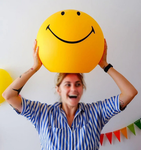 Smiling Table Lamp - NexioPick