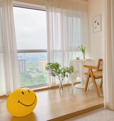 Smiling Table Lamp - NexioPick