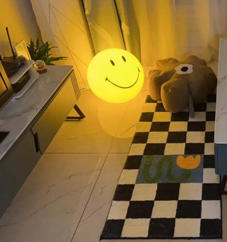 Smiling Table Lamp - NexioPick