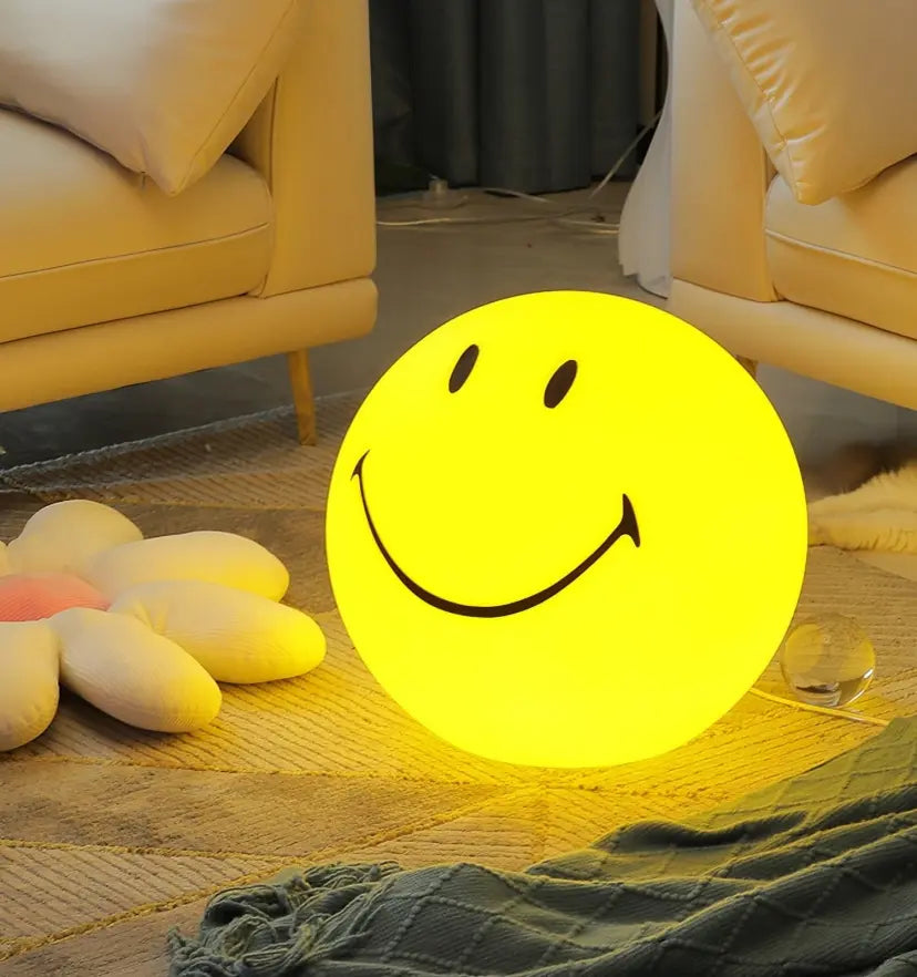 Smiling Table Lamp - NexioPick