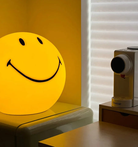 Smiling Table Lamp - NexioPick