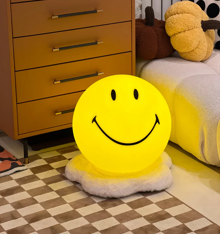 Smiling Table Lamp - NexioPick