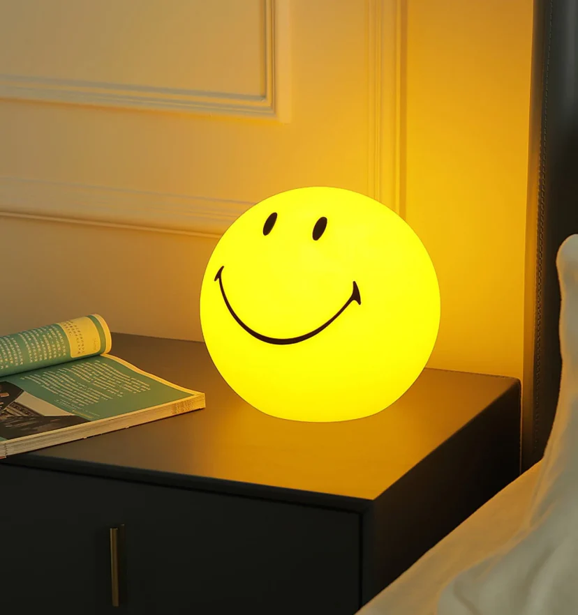 Smiling Table Lamp - NexioPick