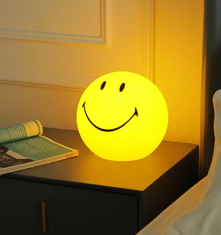 Smiling Table Lamp - NexioPick