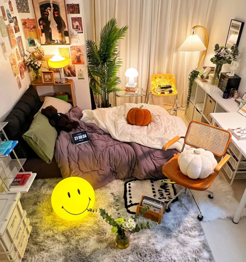 Smiling Table Lamp - NexioPick