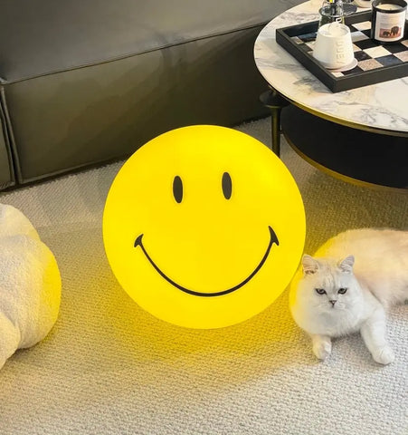 Smiling Table Lamp - NexioPick