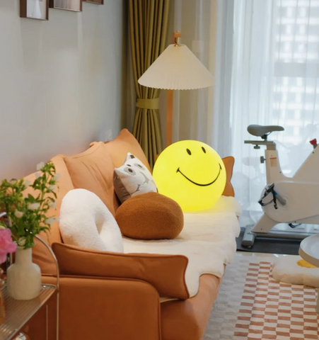 Smiling Table Lamp - NexioPick