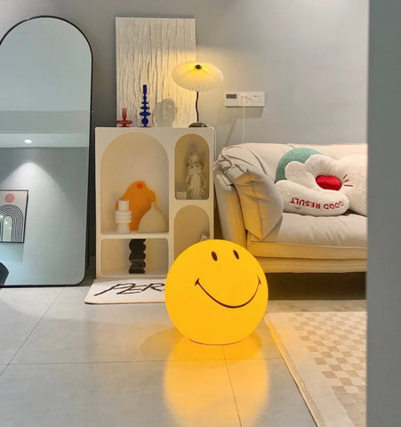 Smiling Table Lamp - NexioPick