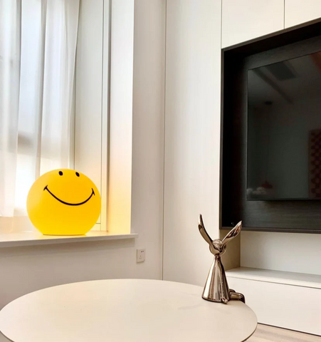 Smiling Table Lamp - NexioPick