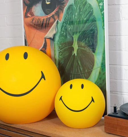 Smiling Table Lamp - NexioPick