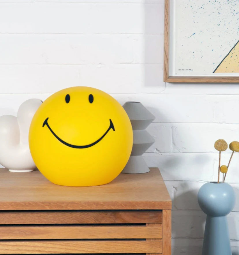Smiling Table Lamp - NexioPick
