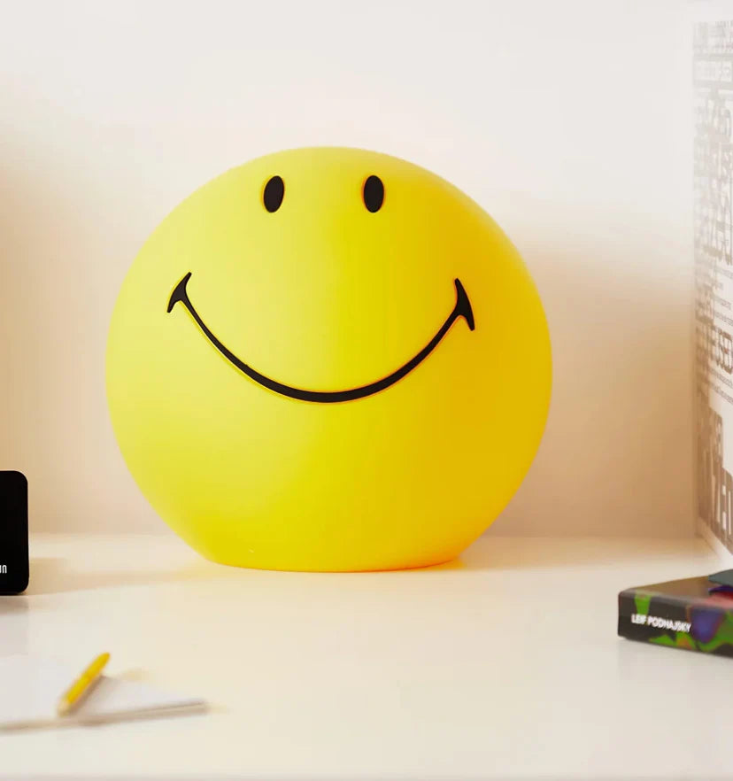 Smiling Table Lamp - NexioPick
