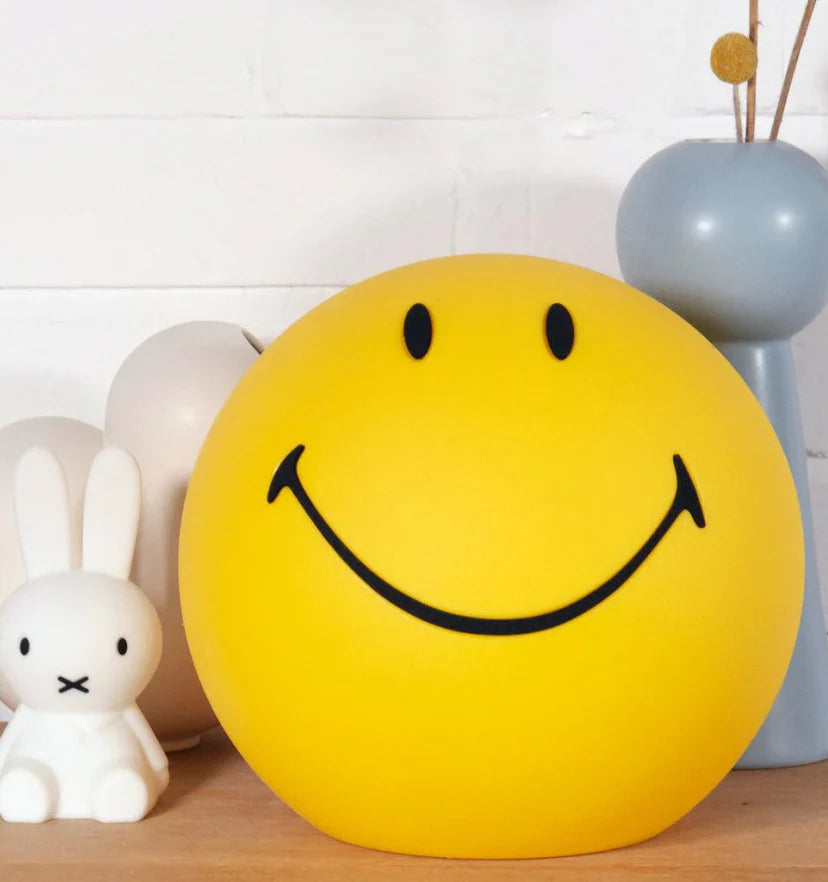 Smiling Table Lamp - NexioPick