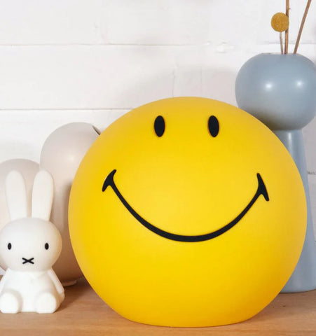 Smiling Table Lamp - NexioPick