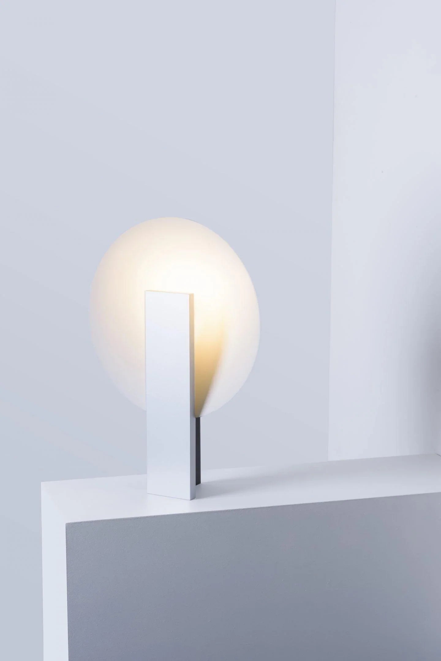 Orbe Table Lamp - NexioPick