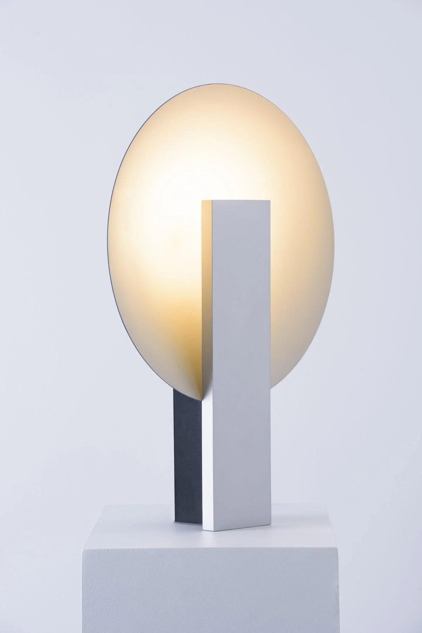 Orbe Table Lamp - NexioPick