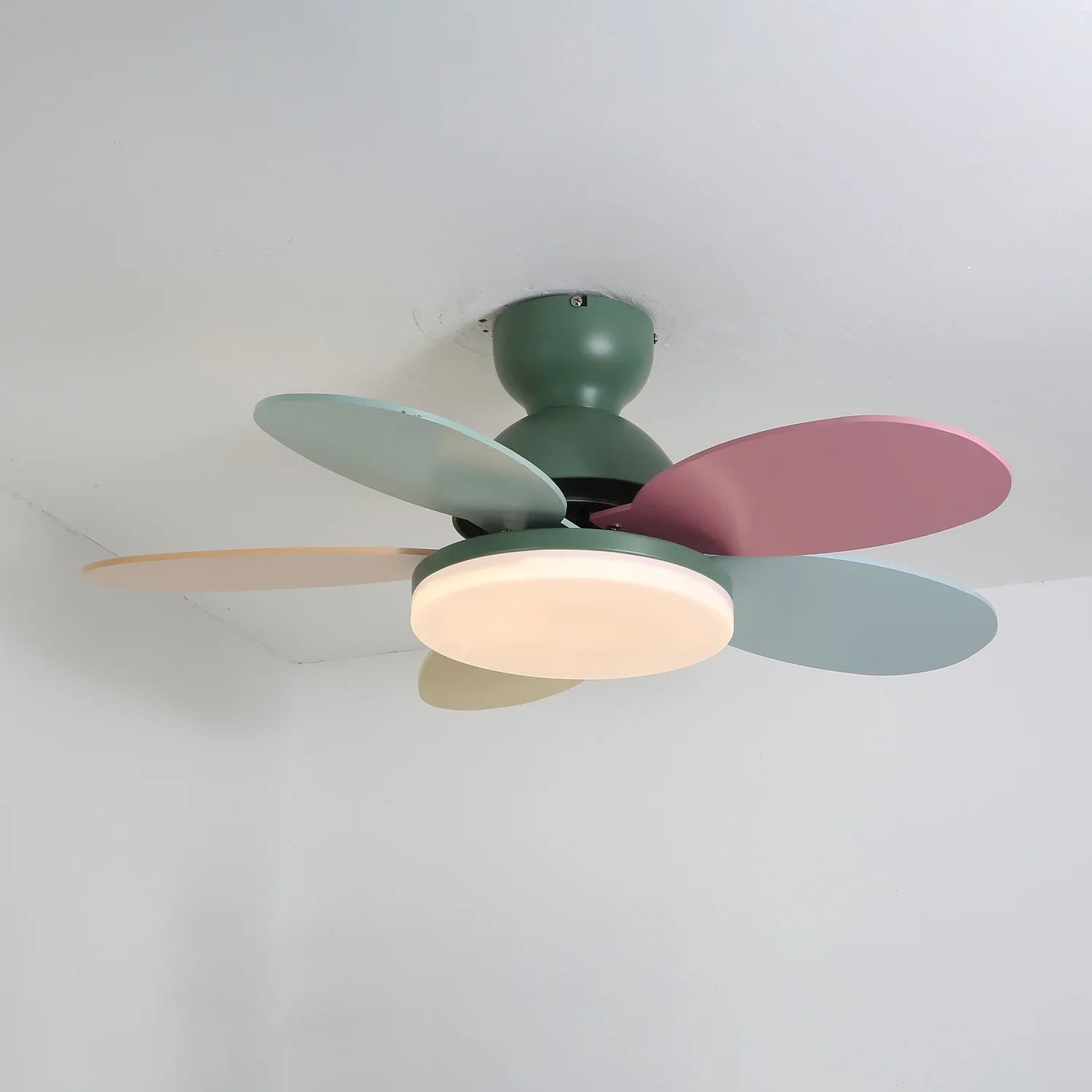 Petalo Ceiling Fan Light - NexioPick