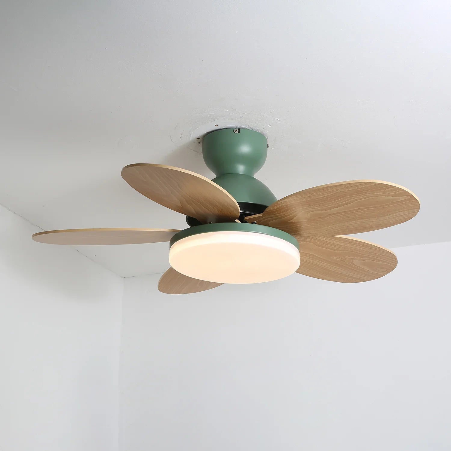 Petalo Ceiling Fan Light - NexioPick