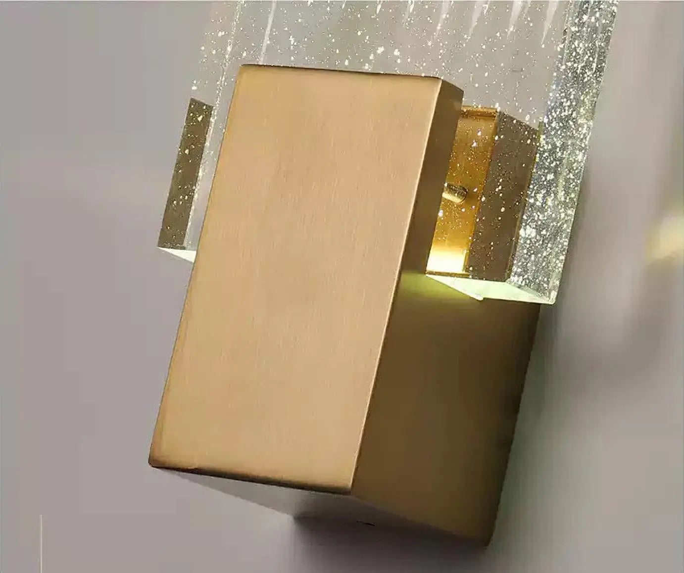 Pleated Crystal Wall Lamp - NexioPick