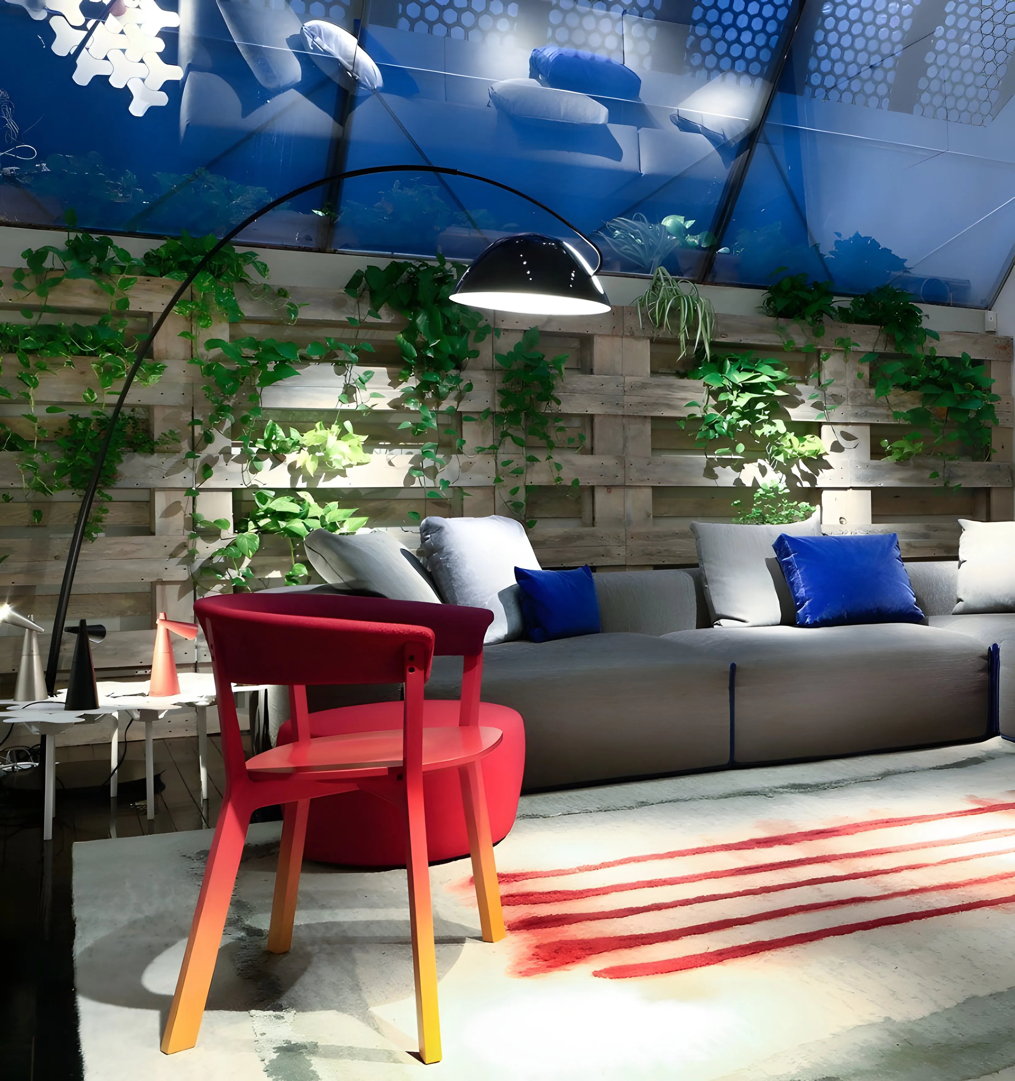 Verse Arc Floor Lamp - NexioPick