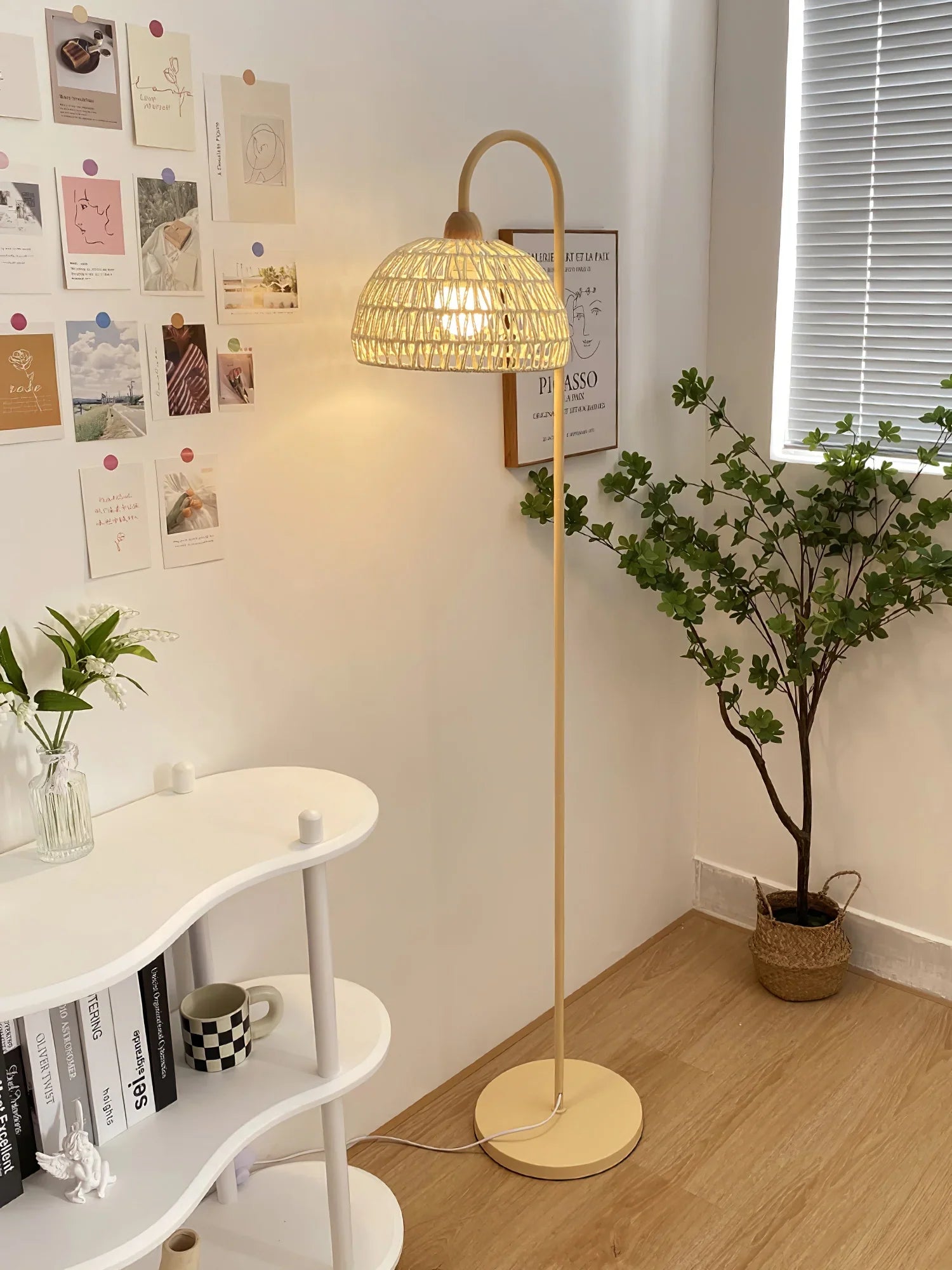 Rattan Arch Floor Lamp - NexioPick