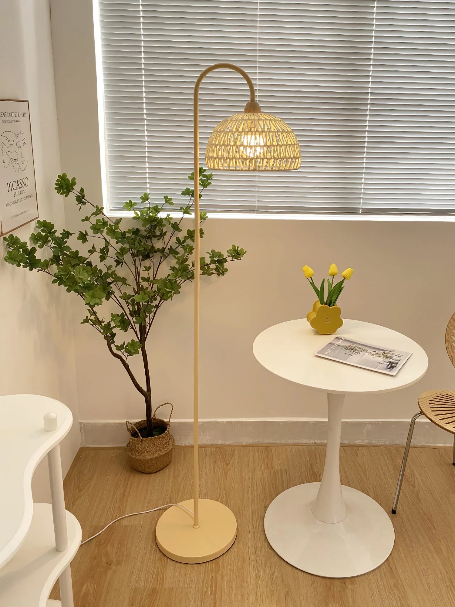 Rattan Arch Floor Lamp - NexioPick