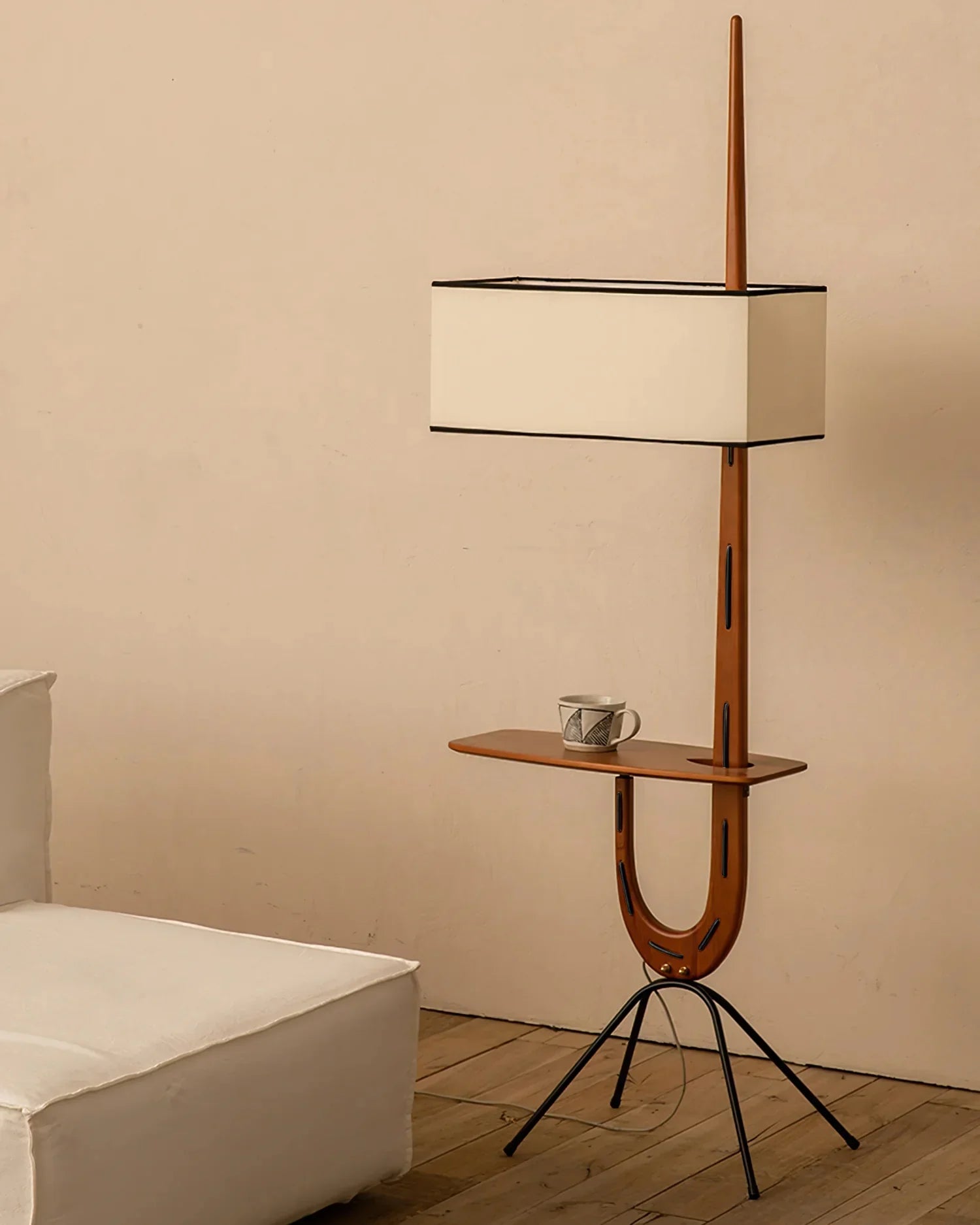 Rispal Giraffe Floor Lamp - NexioPick