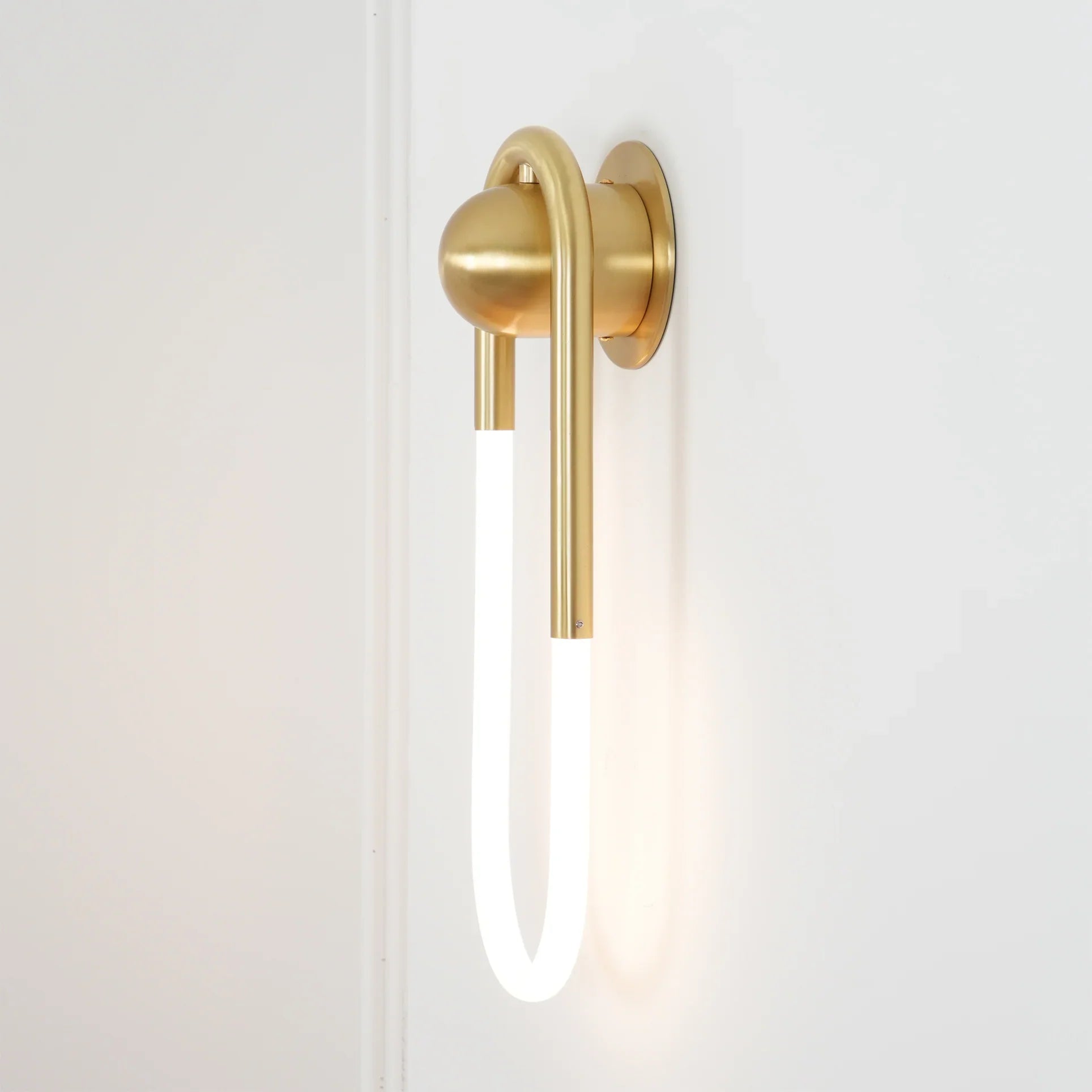 Rudi Loop Wall Lamp - NexioPick