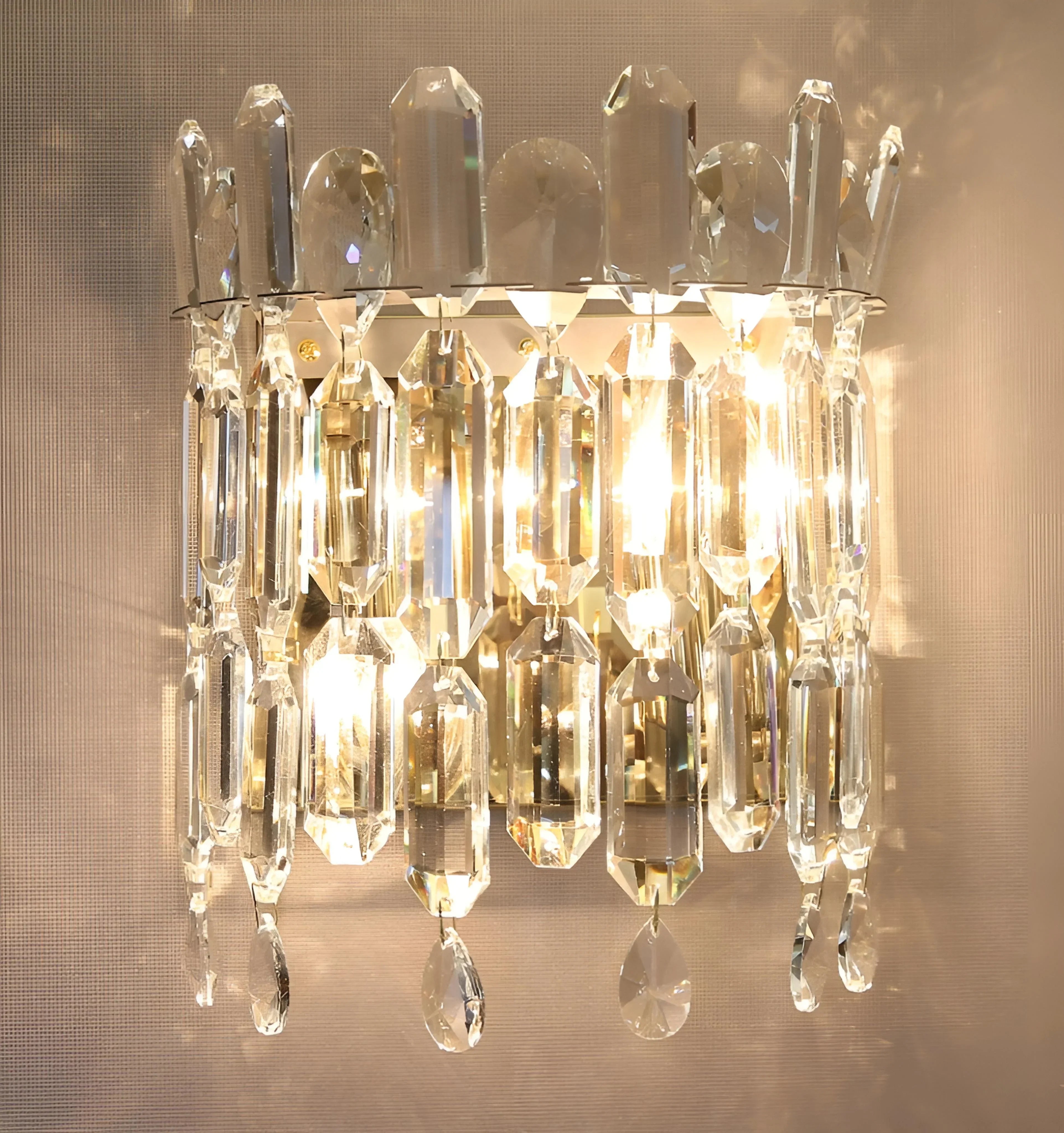 Serena Crystal Wall Lamp - NexioPick