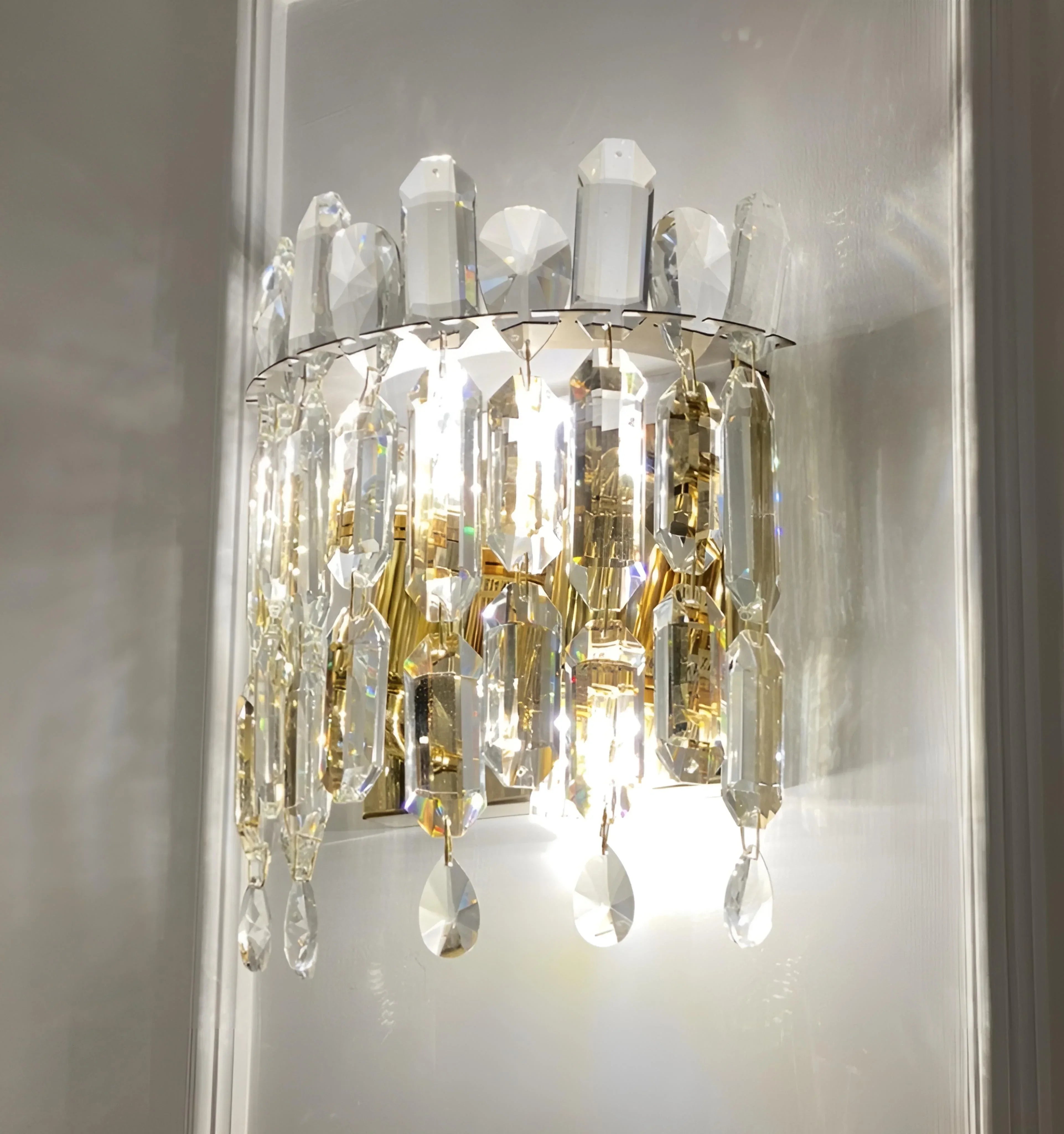 Serena Crystal Wall Lamp - NexioPick