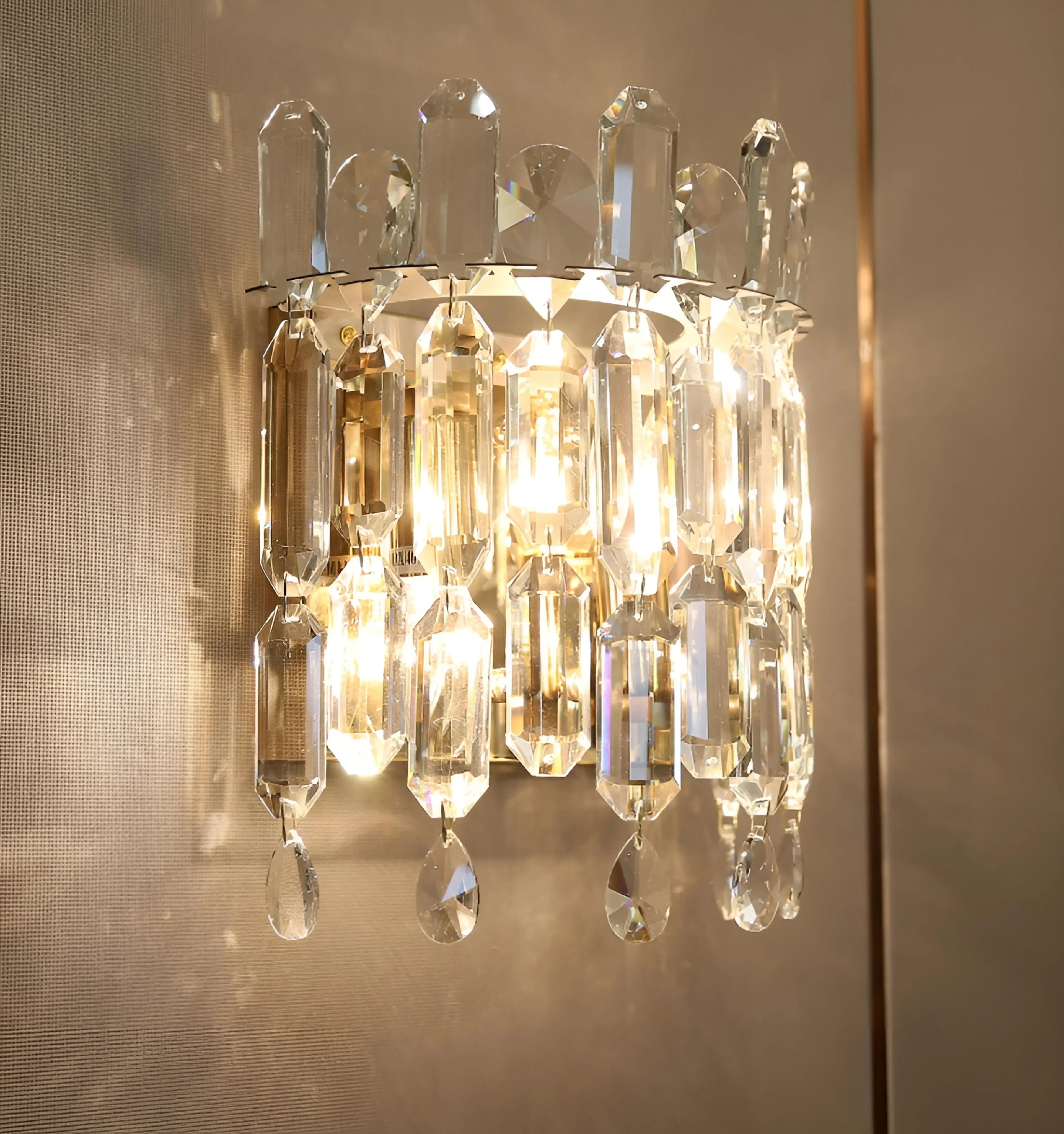 Serena Crystal Wall Lamp - NexioPick