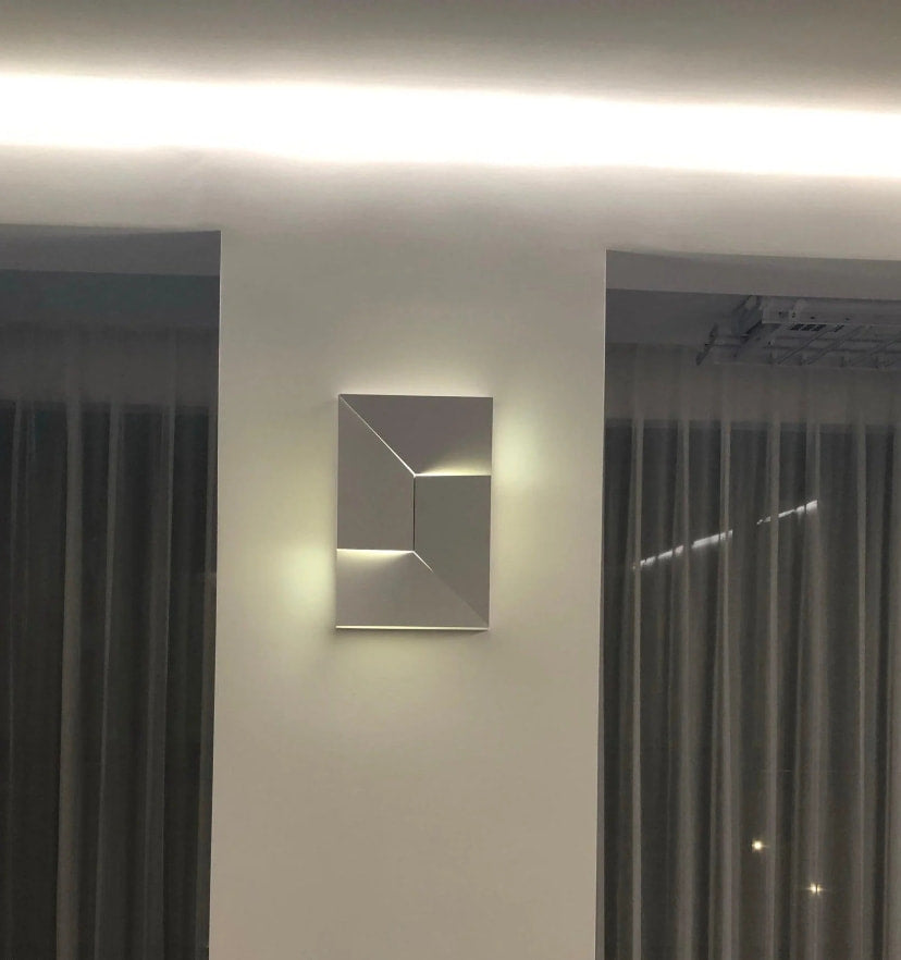 Shadows Wall Lamp - NexioPick