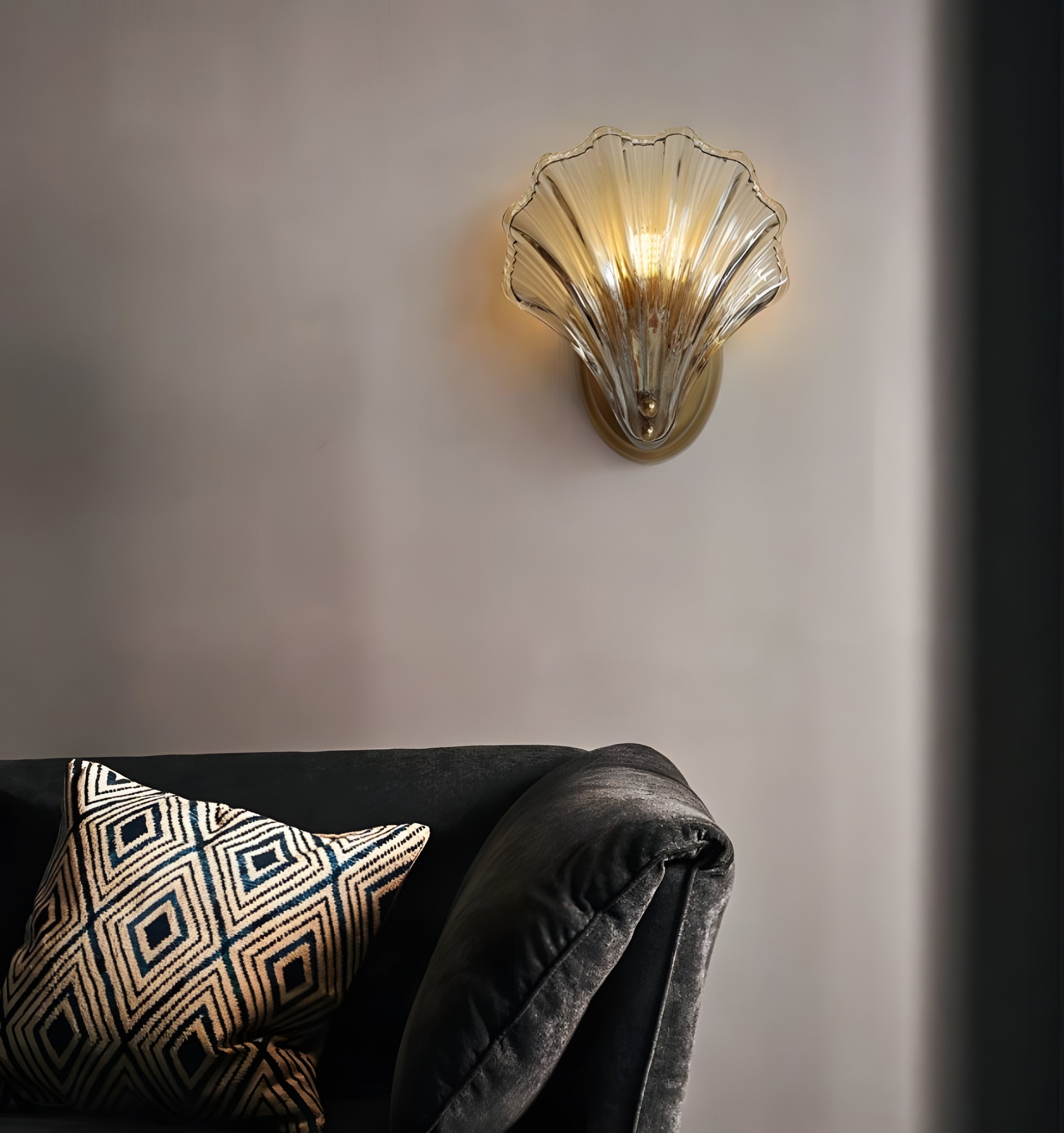 Shell Wall Light - NexioPick