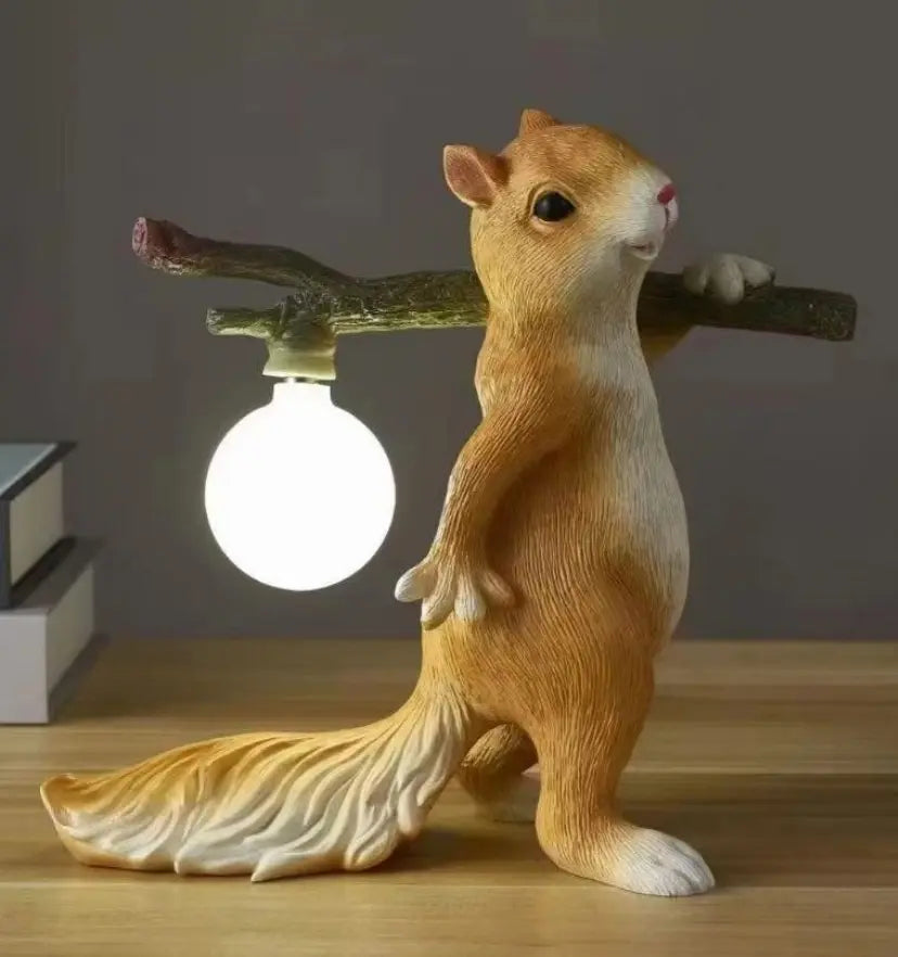 Squirrel Table Lamp - NexioPick