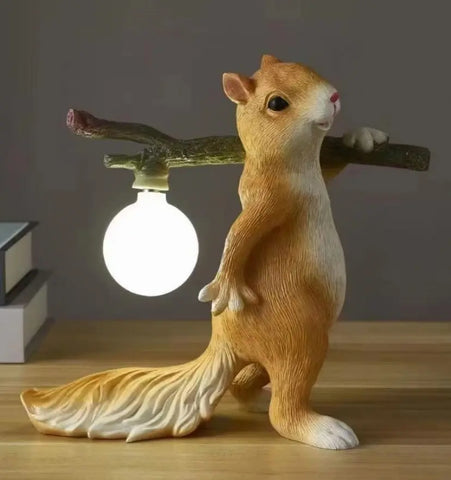 Squirrel Table Lamp - NexioPick