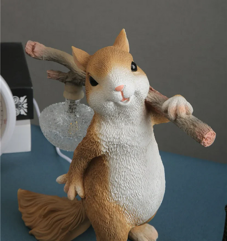 Squirrel Table Lamp - NexioPick