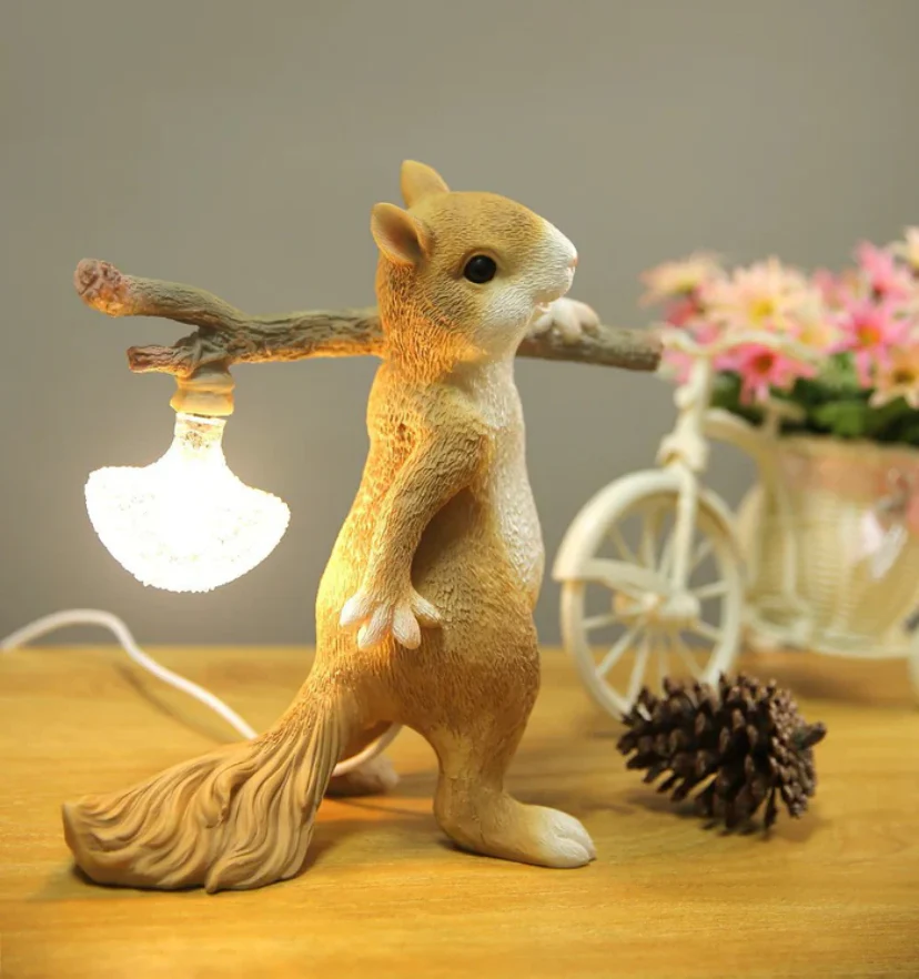 Squirrel Table Lamp - NexioPick